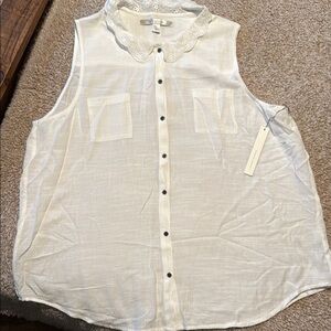 Lauren Conrad White Sleeveless Blouse with Lace Collar